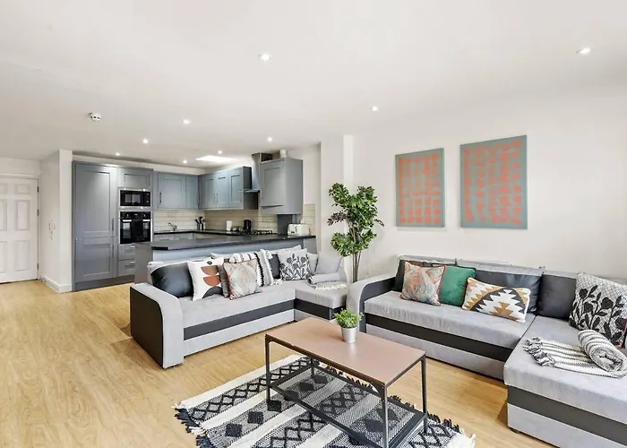 Elegant Flat - Sleeps 8
