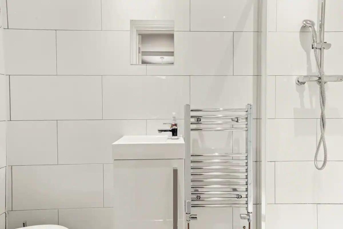 Modern - Sleeps 8 * Bristol